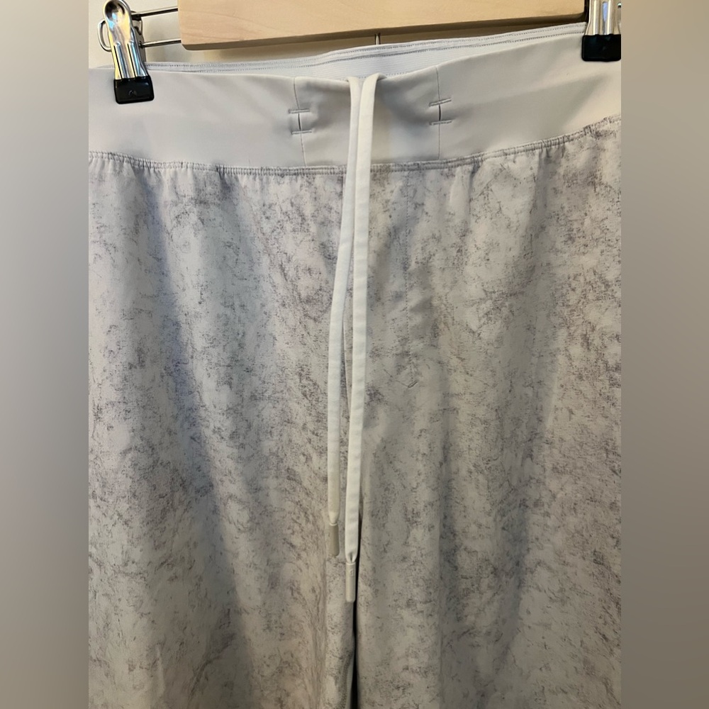 Lululemon T.H.E linerless 8” Short Men’s